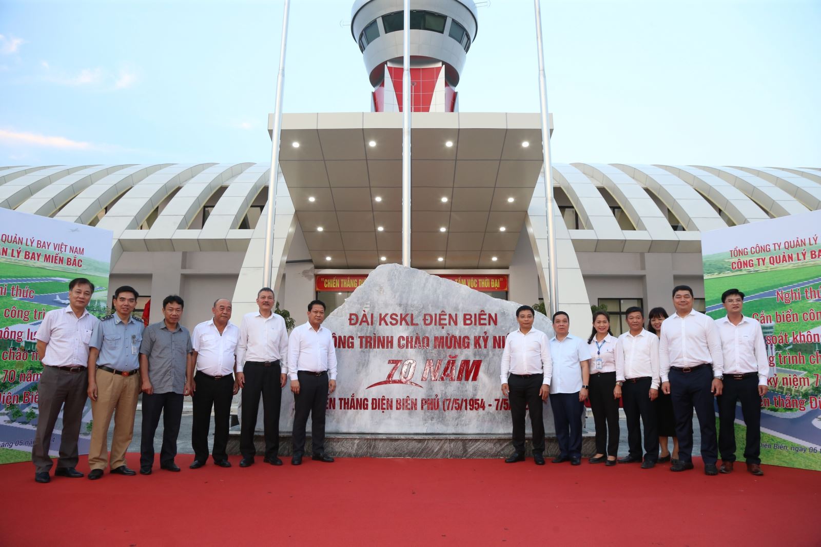 Bộ trưởng Nguyễn Văn Thắng gắn biển công trình kỷ niệm 70 năm Chiến thắng Điện Biên Phủ