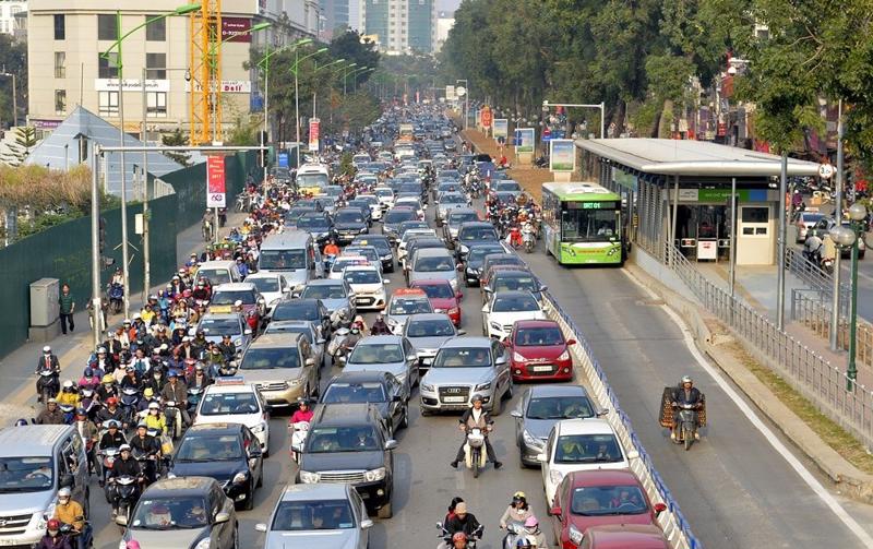 UBND TP Hà Nội đang lên phương án làm thêm 6 tuyến đường sắt đô thị, trong đó có một tuyến sẽ thay thế buýt nhanh BRT qua trục đường Lê Văn Lương (tuyến số 01 BRT Kim Mã - Hà Đông).