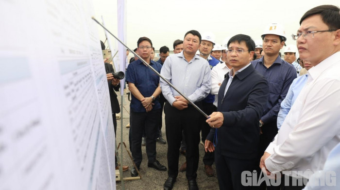 Bộ trưởng Nguyễn Văn Thắng thị sát 2 tuyến cao tốc Bắc - Nam qua Thanh Hóa