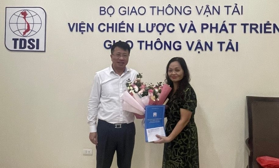 Gặp mặt chia tay đồng chí Nguyễn Tố Hà, Phó trưởng phòng Giao thông Đô thị và Nông thôn nghỉ hưu theo chế độ