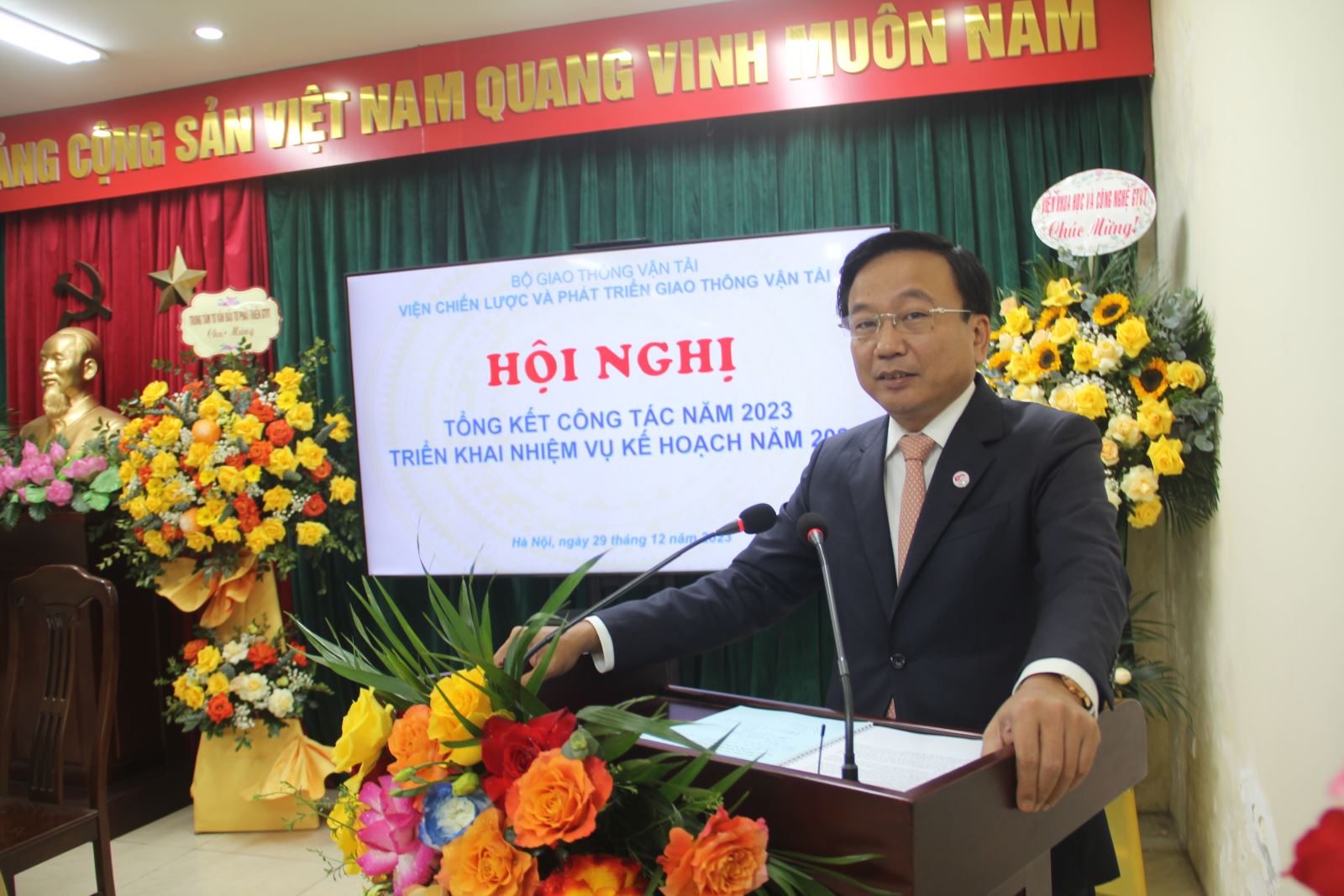 Thứ trưởng Nguyễn Danh Huy dự tổng kết công tác năm 2023 của Viện Chiến lược và Phát triển GTVT
