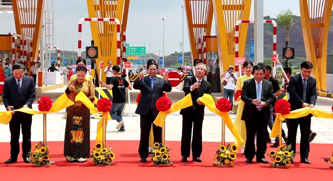 Thủ tướng dự lễ khánh thành tuyến đường Cao tốc Vân Đồn - Móng Cái